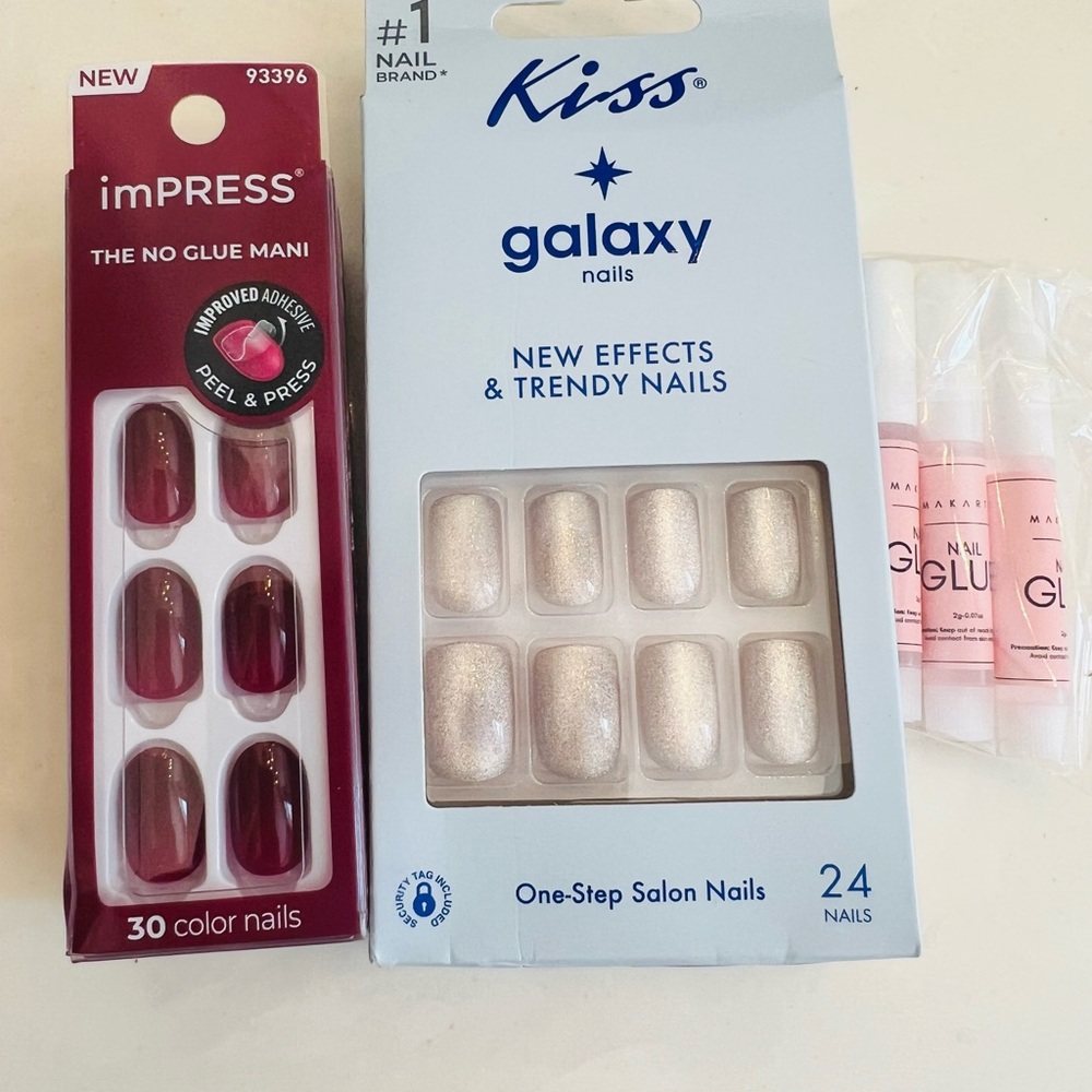 Kiss Galaxy Nails - Shimmering White and Red